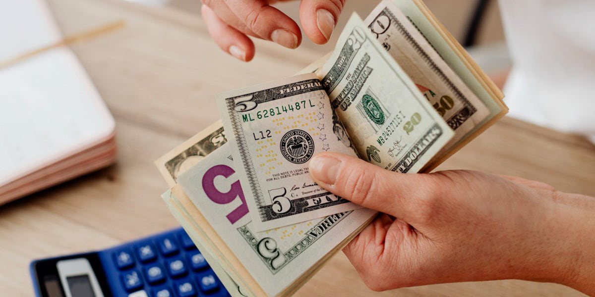 State begins talks about guaranteed $1,000 income for Illinois residents