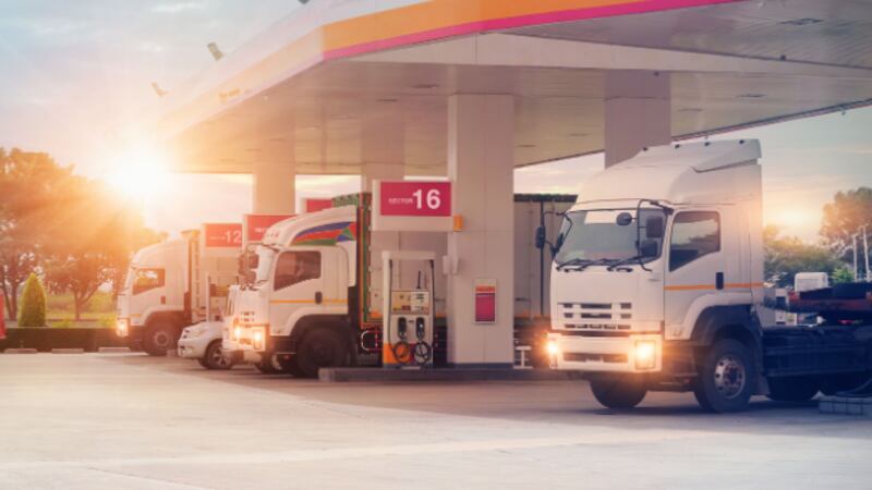 Tennessee authorities say several suspects stole thousands of gallons of fuel from a gas station.